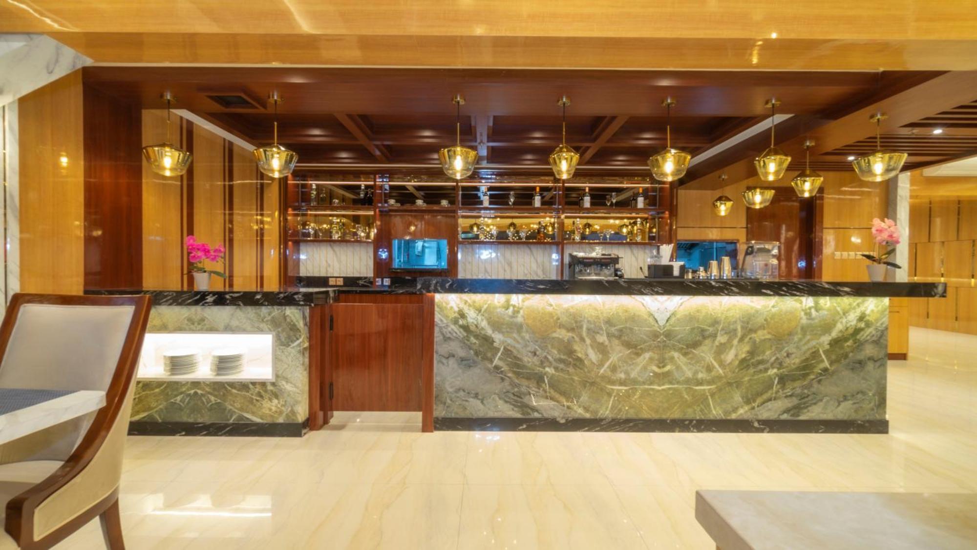 City Of Aventus Hotel - Denpasar Buitenkant foto