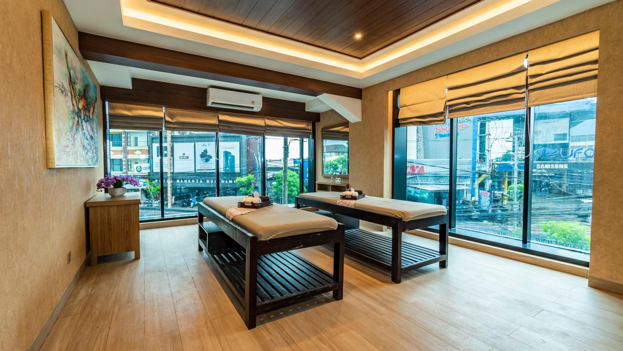 City Of Aventus Hotel - Denpasar Buitenkant foto