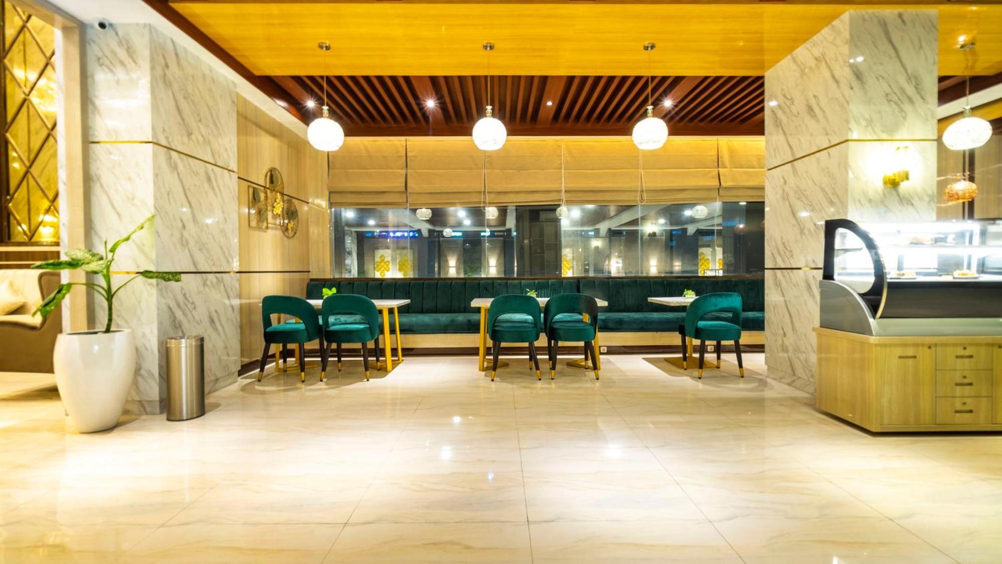 City Of Aventus Hotel - Denpasar Buitenkant foto