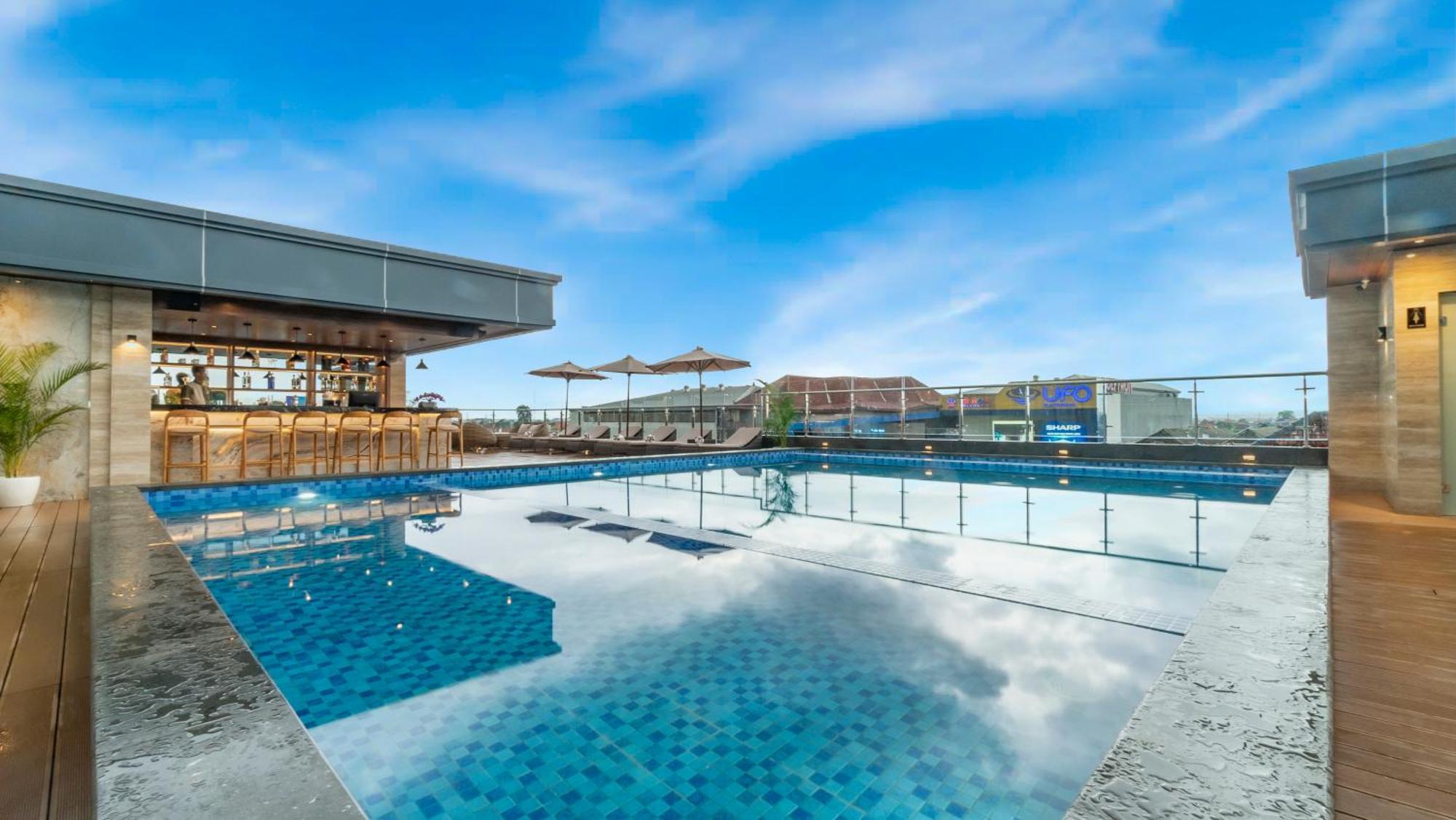 City Of Aventus Hotel - Denpasar Buitenkant foto
