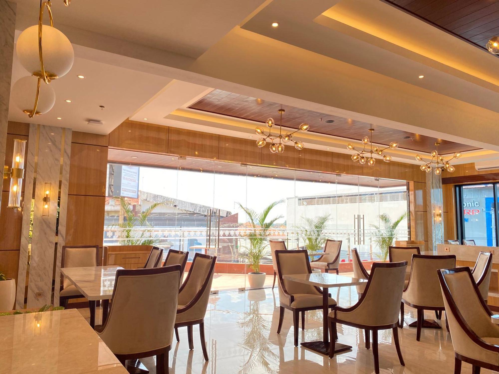 City Of Aventus Hotel - Denpasar Buitenkant foto