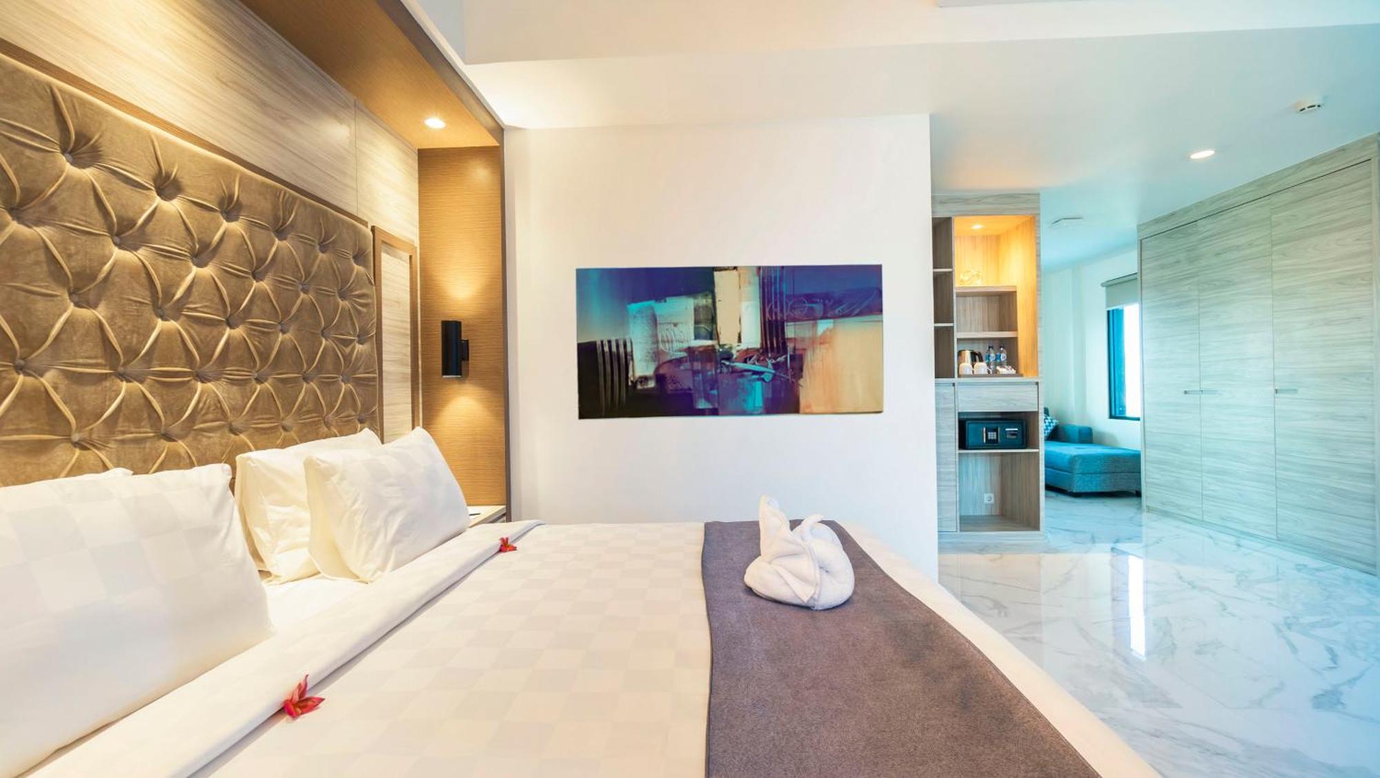 City Of Aventus Hotel - Denpasar Buitenkant foto